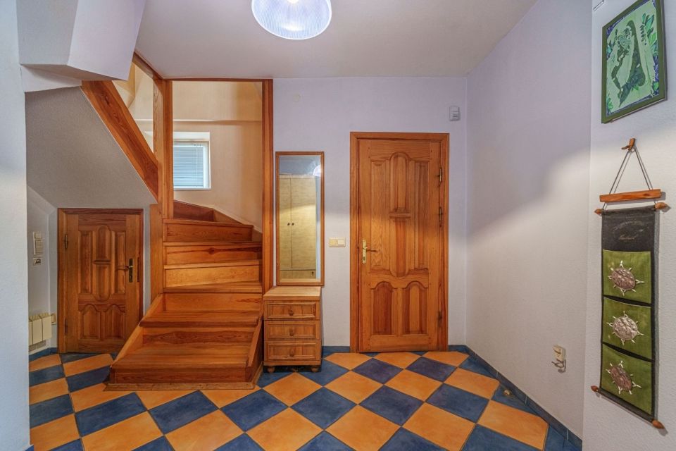 Parduodamas namas Klaipėdoje - gyvenamasis mūrinis namas su garažu ir 4,87 a sklypu pačiame Klaipėdos centre H. Manto g. 82A!