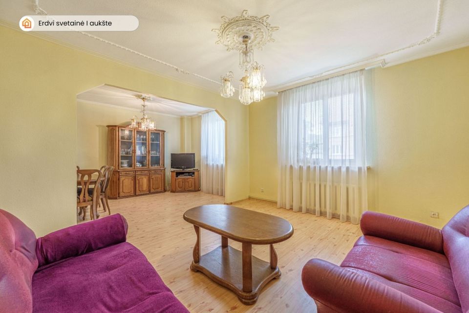 Parduodamas namas Klaipėdoje - gyvenamasis mūrinis namas su garažu ir 4,87 a sklypu pačiame Klaipėdos centre H. Manto g. 82A!