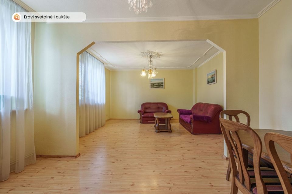 Parduodamas namas Klaipėdoje - gyvenamasis mūrinis namas su garažu ir 4,87 a sklypu pačiame Klaipėdos centre H. Manto g. 82A!