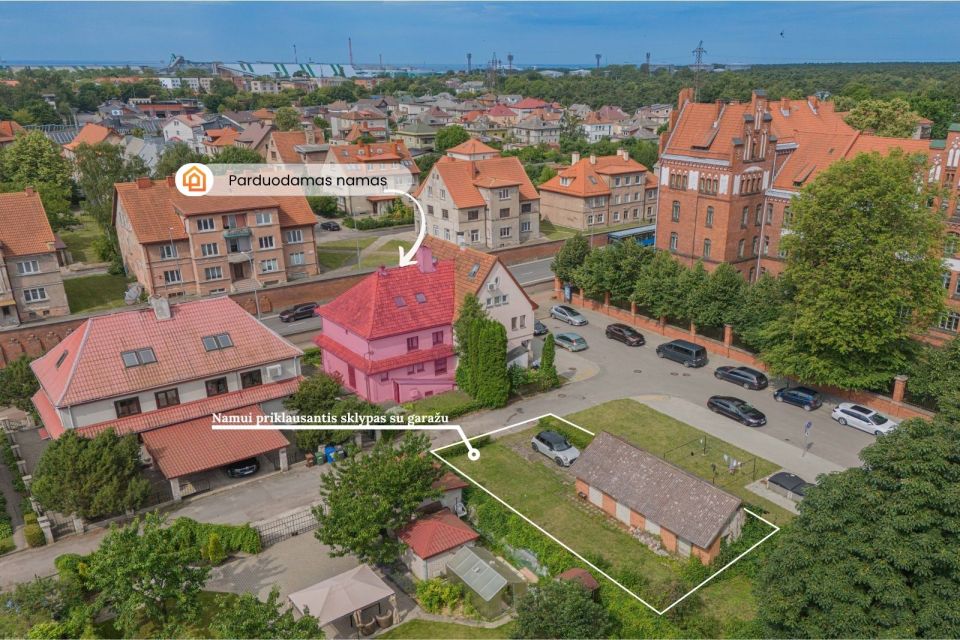 Parduodamas namas Klaipėdoje - gyvenamasis mūrinis namas su garažu ir 4,87 a sklypu pačiame Klaipėdos centre H. Manto g. 82A!