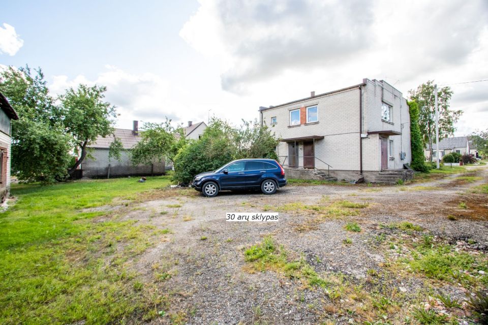 Parduodamas mūrinis namas Parko g. 31, Maneikių k., Kelmės r. (3km nuo Kelmės m.).