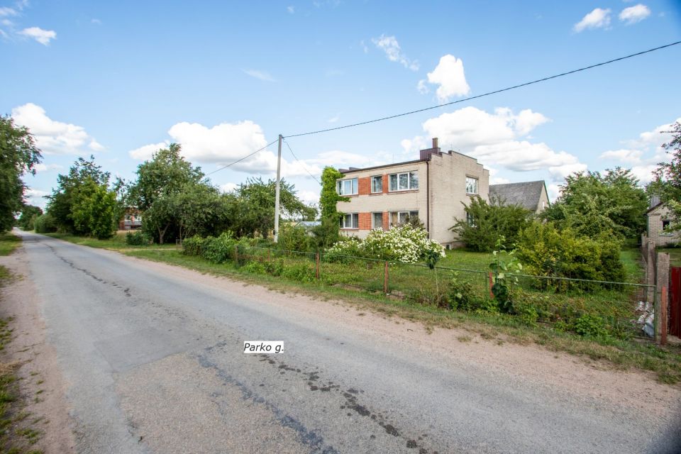 Parduodamas mūrinis namas Parko g. 31, Maneikių k., Kelmės r. (3km nuo Kelmės m.).
