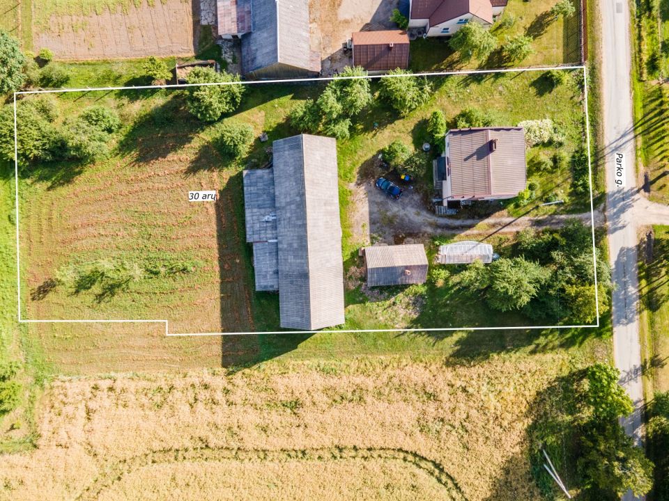 Parduodamas mūrinis namas Parko g. 31, Maneikių k., Kelmės r. (3km nuo Kelmės m.).