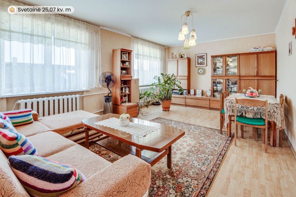 Parduodamas mūrinis namas su 15 arų žemės sklypu Kelmėje, Vakaro g.