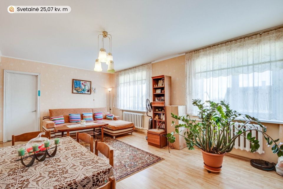 Parduodamas mūrinis namas su 15 arų žemės sklypu Kelmėje, Vakaro g.