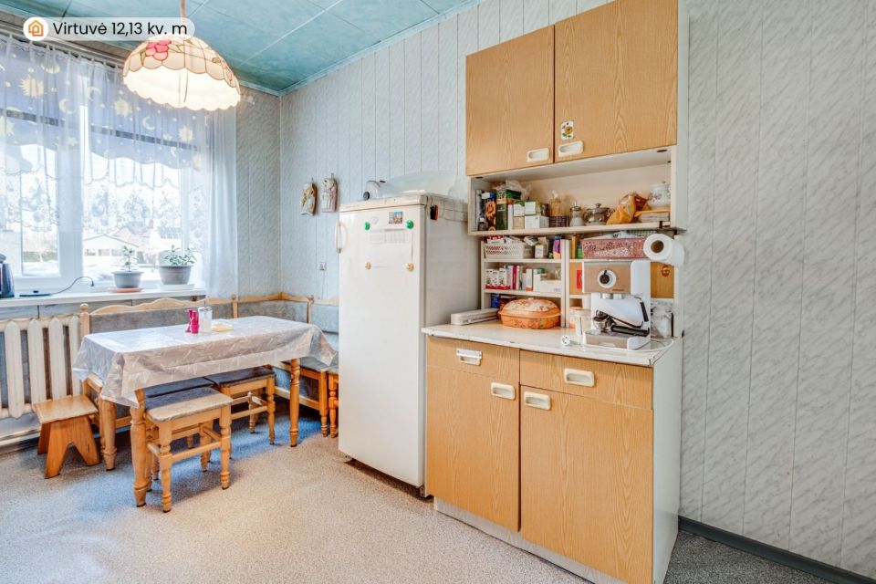 Parduodamas mūrinis namas su 15 arų žemės sklypu Kelmėje, Vakaro g.