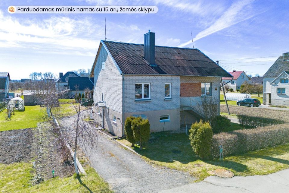 Parduodamas mūrinis namas su 15 arų žemės sklypu Kelmėje, Vakaro g.