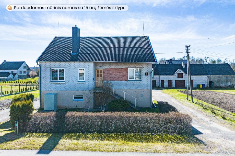 Parduodamas mūrinis namas su 15 arų žemės sklypu Kelmėje, Vakaro g.