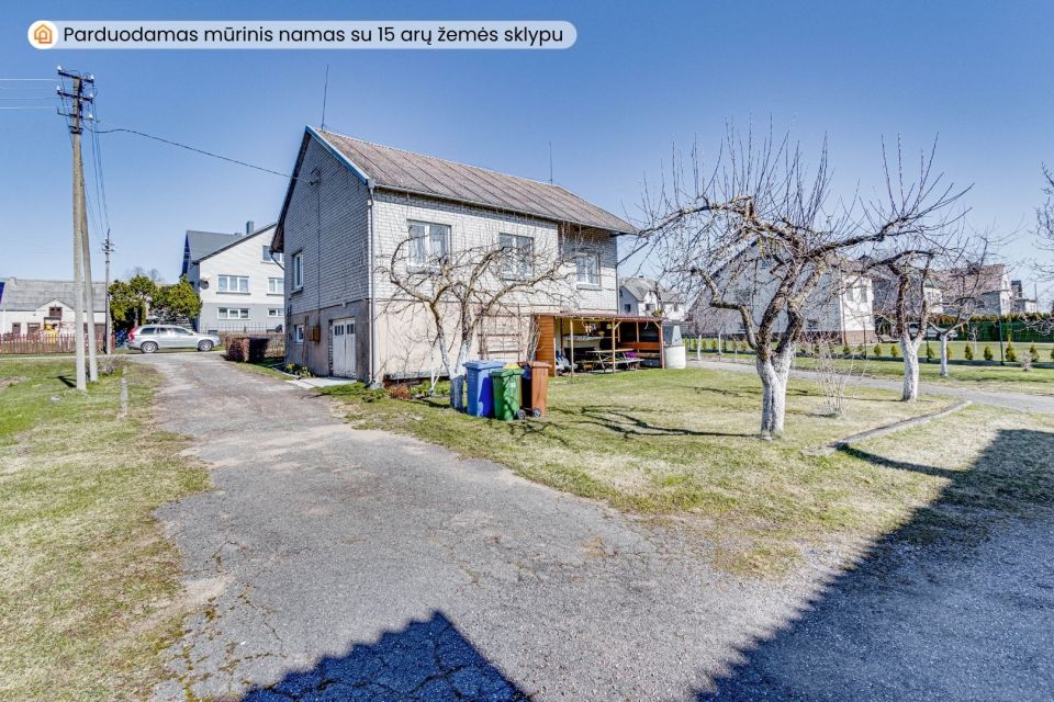 Parduodamas mūrinis namas su 15 arų žemės sklypu Kelmėje, Vakaro g.