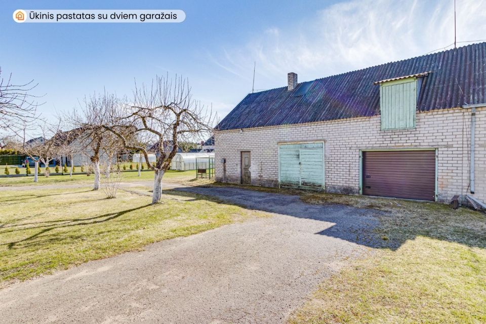 Parduodamas mūrinis namas su 15 arų žemės sklypu Kelmėje, Vakaro g.