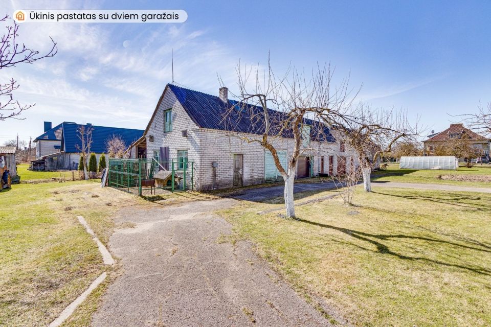 Parduodamas mūrinis namas su 15 arų žemės sklypu Kelmėje, Vakaro g.