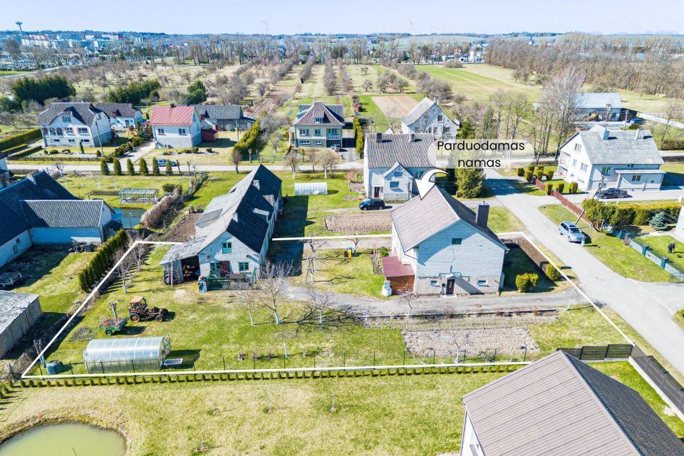 Parduodamas mūrinis namas su 15 arų žemės sklypu Kelmėje, Vakaro g.