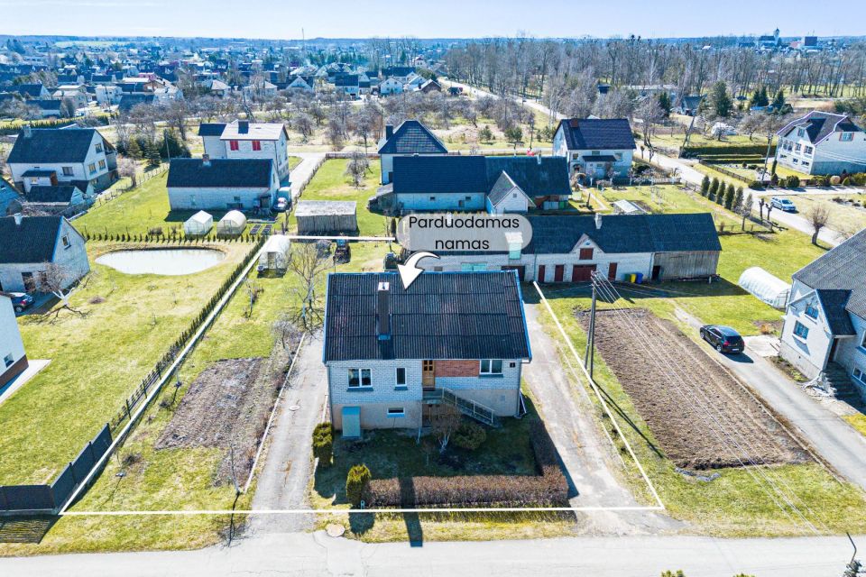 Parduodamas mūrinis namas su 15 arų žemės sklypu Kelmėje, Vakaro g.