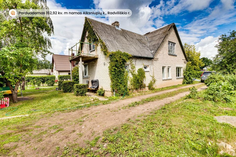 Parduodamas mūrinis namas su 16,69 arų žemės sklypu Alksniupių k., Radviliškio r.