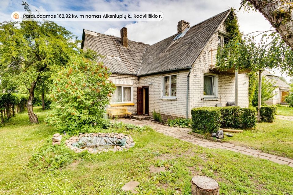 Parduodamas mūrinis namas su 16,69 arų žemės sklypu Alksniupių k., Radviliškio r.