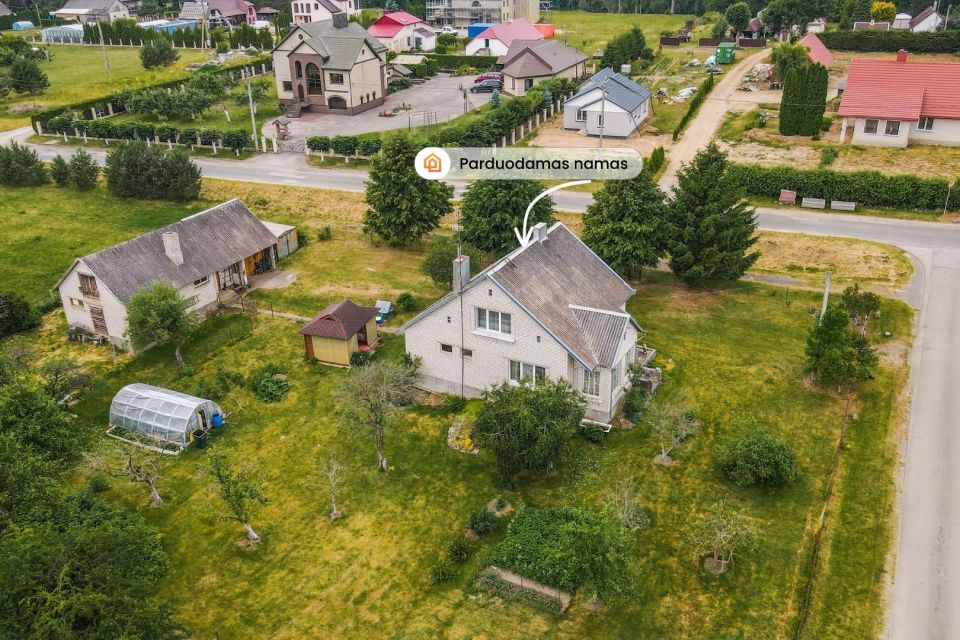 Parduodamas mūrinis namas su 35 arų sklypu Ukrinuose, Mažeikių rajone