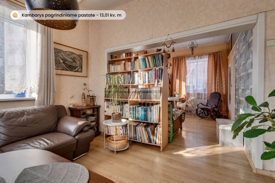 Parduodamas mūrinis namas su garažu, tinkantis verslui, &Scaron;iauliuose, &Scaron;im&scaron;ės mikrorajone, Vilkavi&scaron;kio g. 4