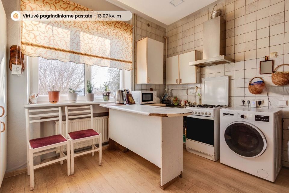 Parduodamas mūrinis namas su garažu, tinkantis verslui, &Scaron;iauliuose, &Scaron;im&scaron;ės mikrorajone, Vilkavi&scaron;kio g. 4