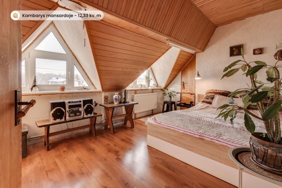 Parduodamas mūrinis namas su garažu, tinkantis verslui, &Scaron;iauliuose, &Scaron;im&scaron;ės mikrorajone, Vilkavi&scaron;kio g. 4