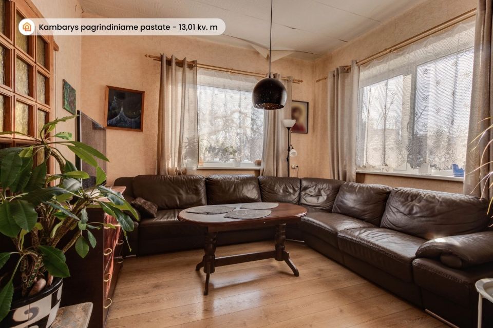 Parduodamas mūrinis namas su vienu garažu bei sklypo dalimi &Scaron;iauliuose, Vilkavi&scaron;kio g. 4