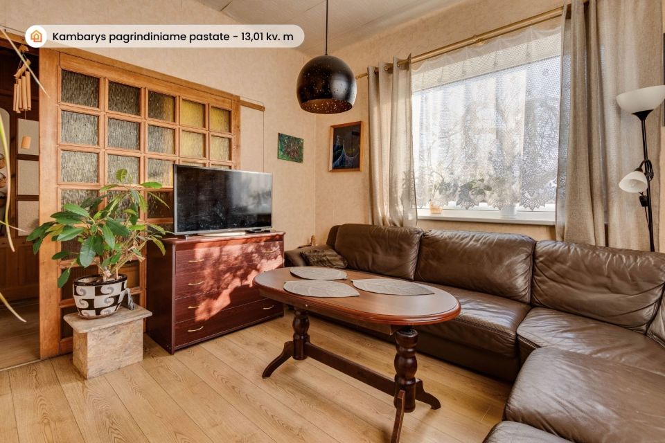 Parduodamas mūrinis namas su vienu garažu bei sklypo dalimi &Scaron;iauliuose, Vilkavi&scaron;kio g. 4