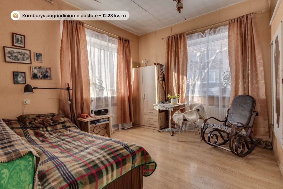 Parduodamas mūrinis namas su vienu garažu bei sklypo dalimi &Scaron;iauliuose, Vilkavi&scaron;kio g. 4