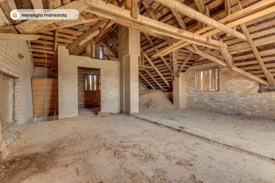 Parduodamas mūrinis namas su vienu garažu bei sklypo dalimi &Scaron;iauliuose, Vilkavi&scaron;kio g. 4