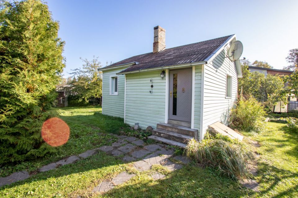 Nauja kaina, geras pasiūlymas. Parduodamas mūrinis sodo namas su 8,13 arų sklypu, Purienos Sodų 1-oji g. 40, Šiauliai.