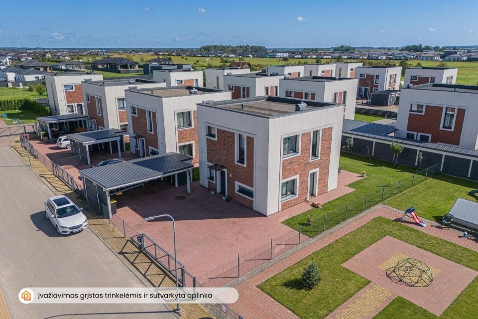 PARDUODAMAS NAMAS KLAIPĖDOS RAJONE - MODERNUS IR JAUKUS ĮSIKŪRĘS  &bdquo;ŽIOGŲ&ldquo; GYVENVIETĖJE, ANSO BRUOŽIO G