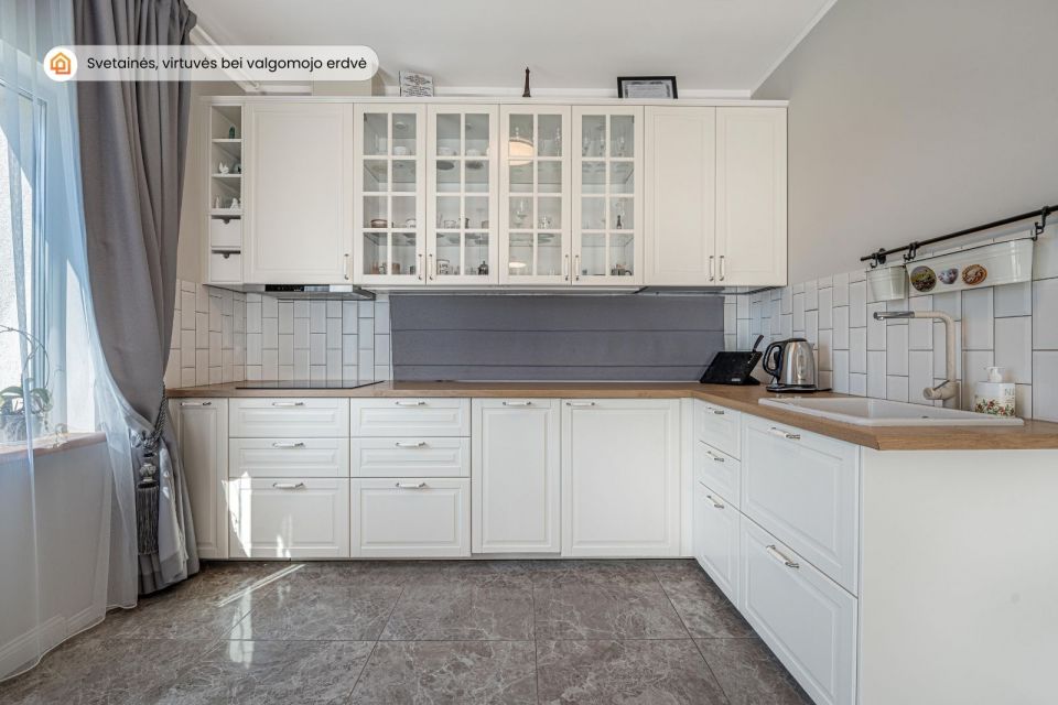 PARDUODAMAS NAMAS KLAIPĖDOS RAJONE - MODERNUS IR JAUKUS ĮSIKŪRĘS  &bdquo;ŽIOGŲ&ldquo; GYVENVIETĖJE, ANSO BRUOŽIO G