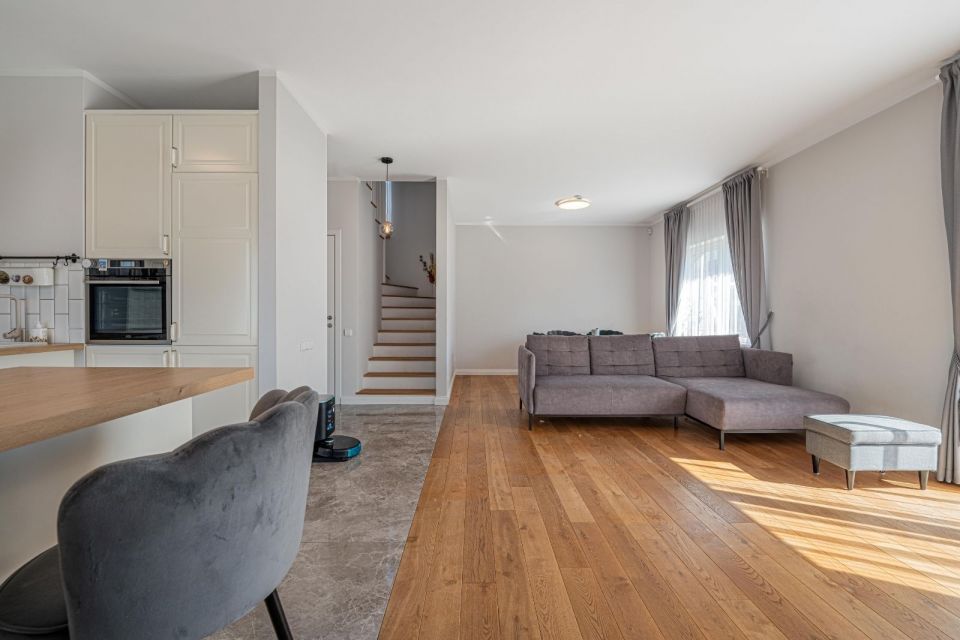 PARDUODAMAS NAMAS KLAIPĖDOS RAJONE - MODERNUS IR JAUKUS ĮSIKŪRĘS  &bdquo;ŽIOGŲ&ldquo; GYVENVIETĖJE, ANSO BRUOŽIO G