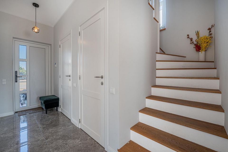 PARDUODAMAS NAMAS KLAIPĖDOS RAJONE - MODERNUS IR JAUKUS ĮSIKŪRĘS  &bdquo;ŽIOGŲ&ldquo; GYVENVIETĖJE, ANSO BRUOŽIO G