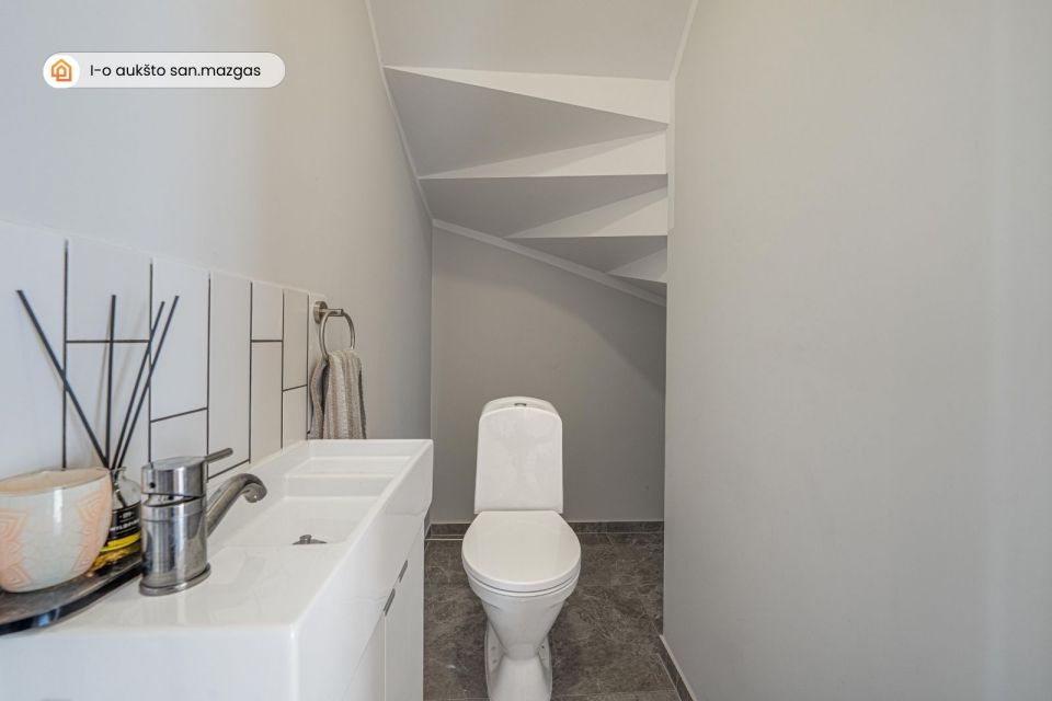 PARDUODAMAS NAMAS KLAIPĖDOS RAJONE - MODERNUS IR JAUKUS ĮSIKŪRĘS  &bdquo;ŽIOGŲ&ldquo; GYVENVIETĖJE, ANSO BRUOŽIO G