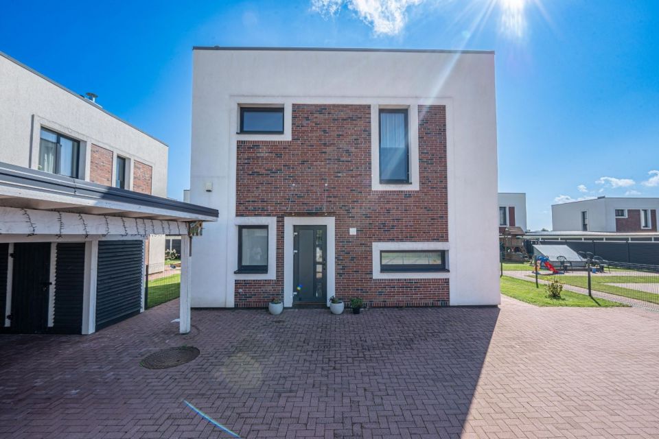 PARDUODAMAS NAMAS KLAIPĖDOS RAJONE - MODERNUS IR JAUKUS ĮSIKŪRĘS  &bdquo;ŽIOGŲ&ldquo; GYVENVIETĖJE, ANSO BRUOŽIO G