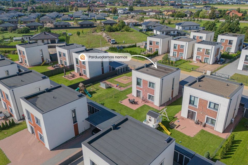 PARDUODAMAS NAMAS KLAIPĖDOS RAJONE - MODERNUS IR JAUKUS ĮSIKŪRĘS  &bdquo;ŽIOGŲ&ldquo; GYVENVIETĖJE, ANSO BRUOŽIO G