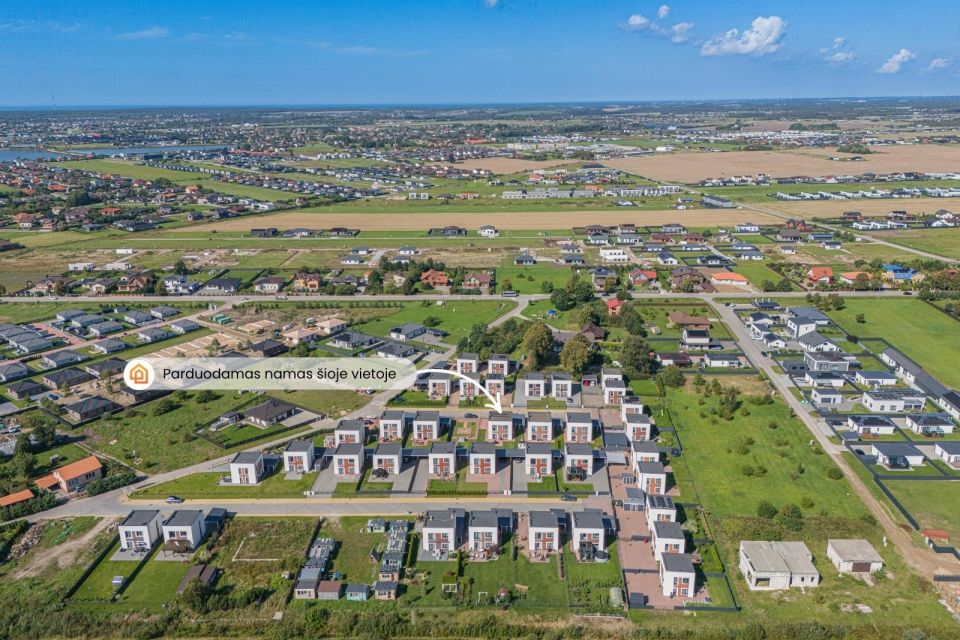PARDUODAMAS NAMAS KLAIPĖDOS RAJONE - MODERNUS IR JAUKUS ĮSIKŪRĘS  &bdquo;ŽIOGŲ&ldquo; GYVENVIETĖJE, ANSO BRUOŽIO G