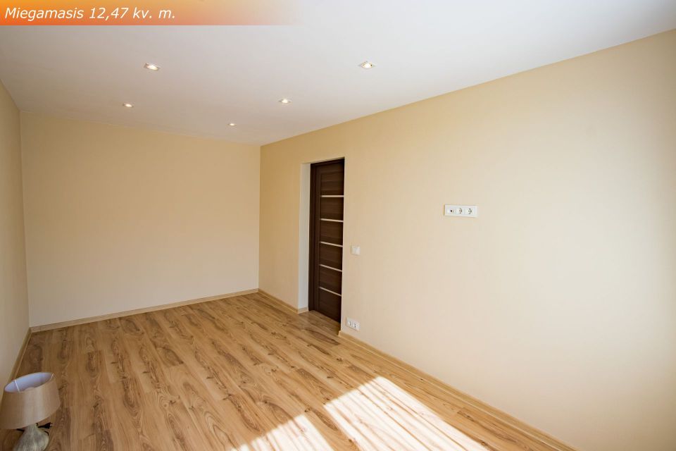 Parduodamas naujai suremontuotas 2 kambarių butas Ežero g. 19, Šiauliuose.