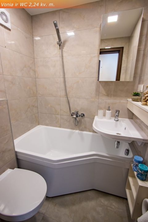 Parduodamas naujai suremontuotas 2 kambarių butas Ežero g. 19, Šiauliuose.