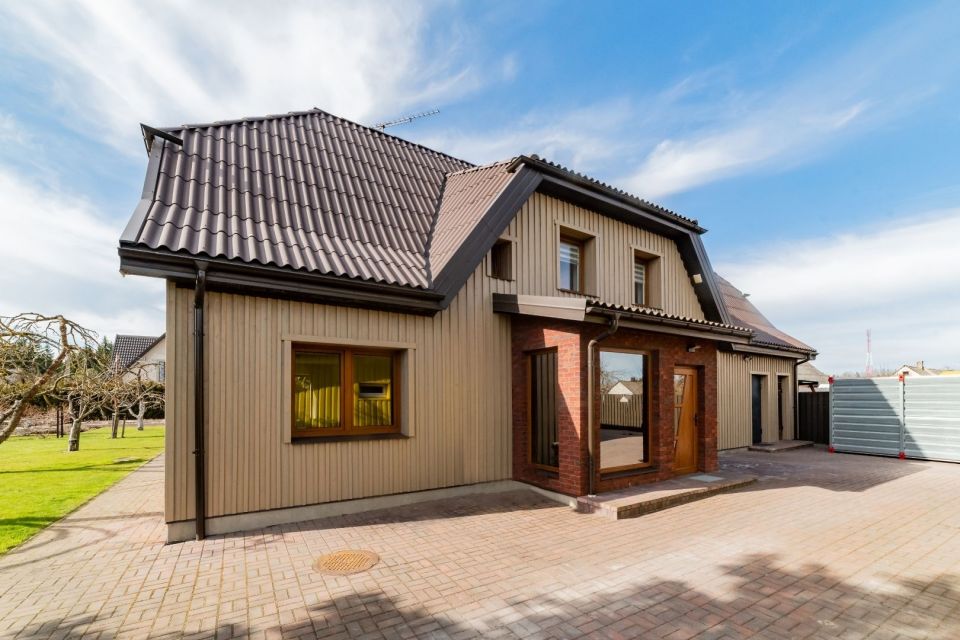 Parduodamas renovuotas gyvenamasis namas su komercinėmis patalpomis Laisvės g. 14, Drąsučiai, &Scaron;iaulių r.