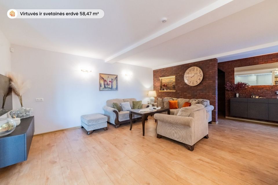 Parduodamas renovuotas gyvenamasis namas su komercinėmis patalpomis Laisvės g. 14, Drąsučiai, &Scaron;iaulių r.