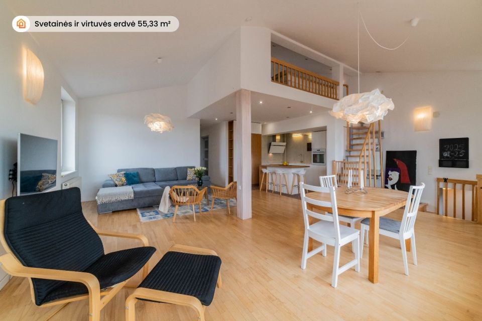 Parduodamas per du aukštus, išskirtinis 4 k. butas miesto centre, Dvaro g. 50, Šiauliuose