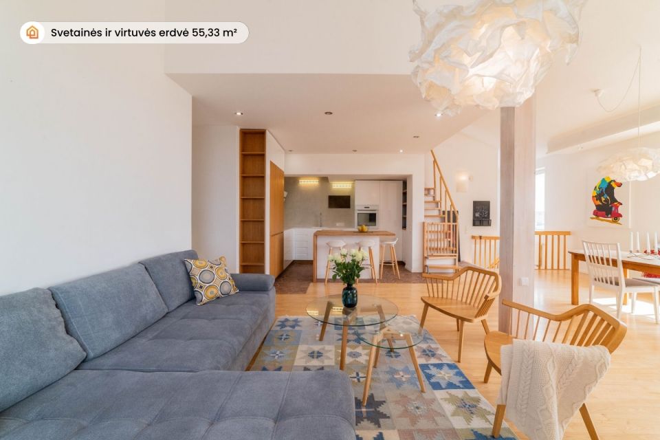 Parduodamas per du aukštus, išskirtinis 4 k. butas miesto centre, Dvaro g. 50, Šiauliuose