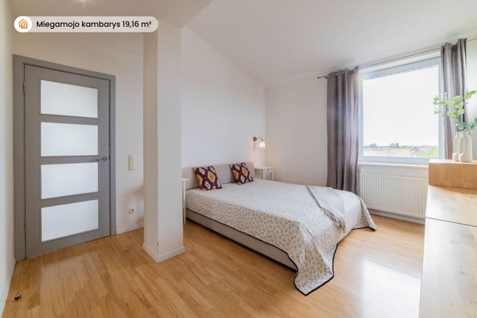 Parduodamas per du aukštus, išskirtinis 4 k. butas miesto centre, Dvaro g. 50, Šiauliuose