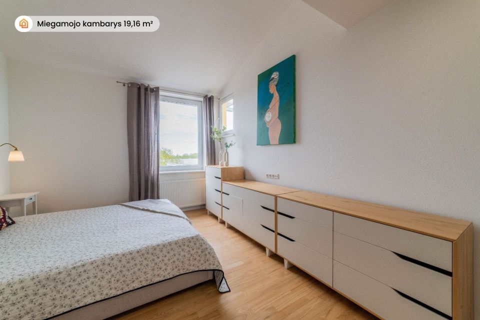 Parduodamas per du aukštus, išskirtinis 4 k. butas miesto centre, Dvaro g. 50, Šiauliuose