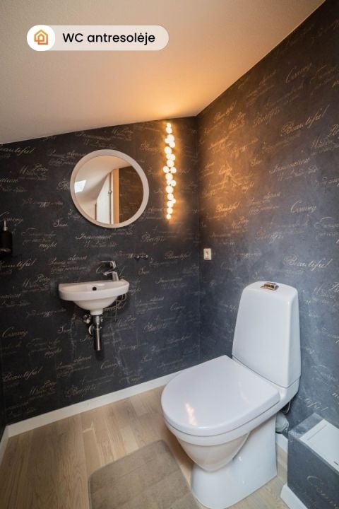 Parduodamas per du aukštus, išskirtinis 4 k. butas miesto centre, Dvaro g. 50, Šiauliuose