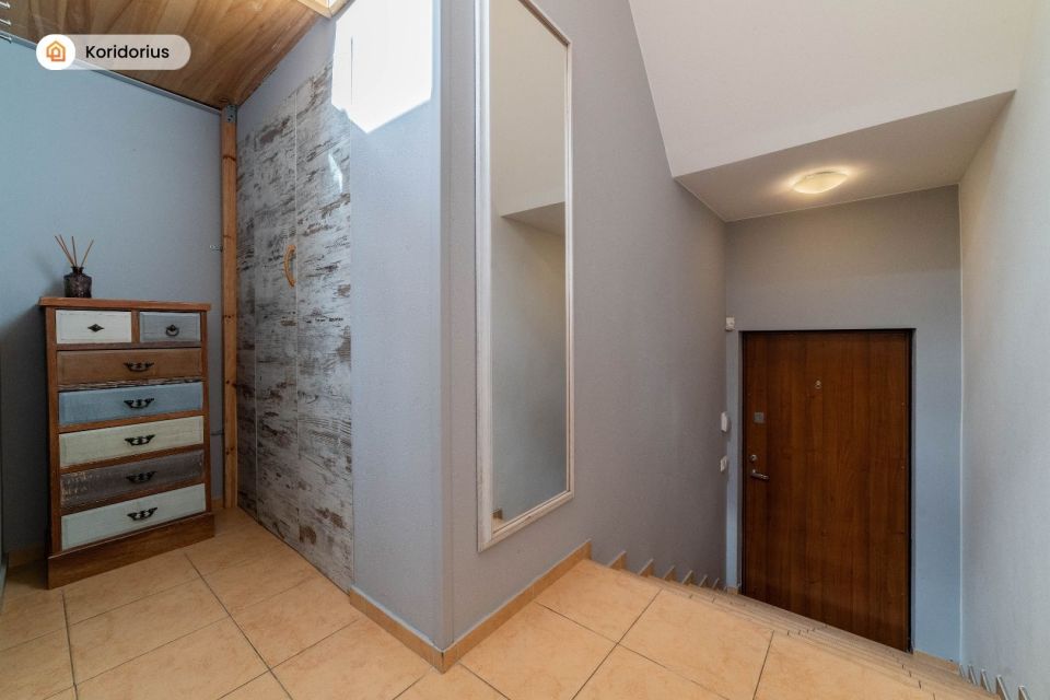 Parduodamas per du aukštus, išskirtinis 4 k. butas miesto centre, Dvaro g. 50, Šiauliuose
