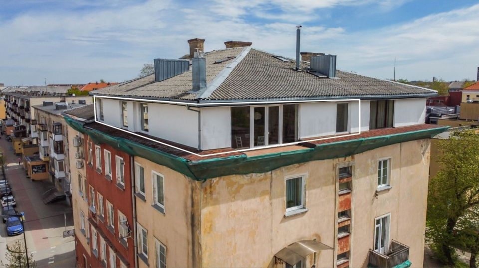 Parduodamas per du aukštus, išskirtinis 4 k. butas miesto centre, Dvaro g. 50, Šiauliuose