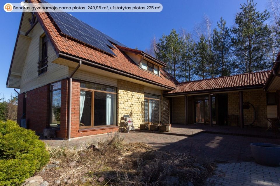 Parduodamas pilnai įrengtas 249,96 m&sup2; namas su mansarda Ketvergiuose, Mi&scaron;ko g.-16, Klaipėdos raj.  Namui priklauso erdvus 22,77 arų žemės sklypas