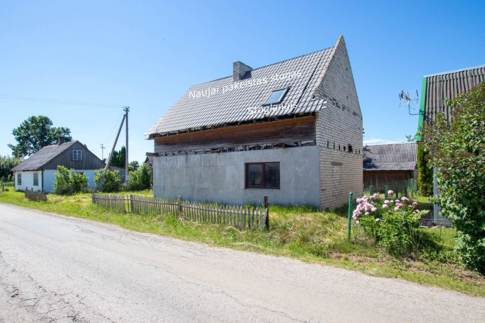 Parduodamas pradėtas rekonstruoti gyvenamas namas  Akmenės r., Pelkelėje, Kruopių g. 15
