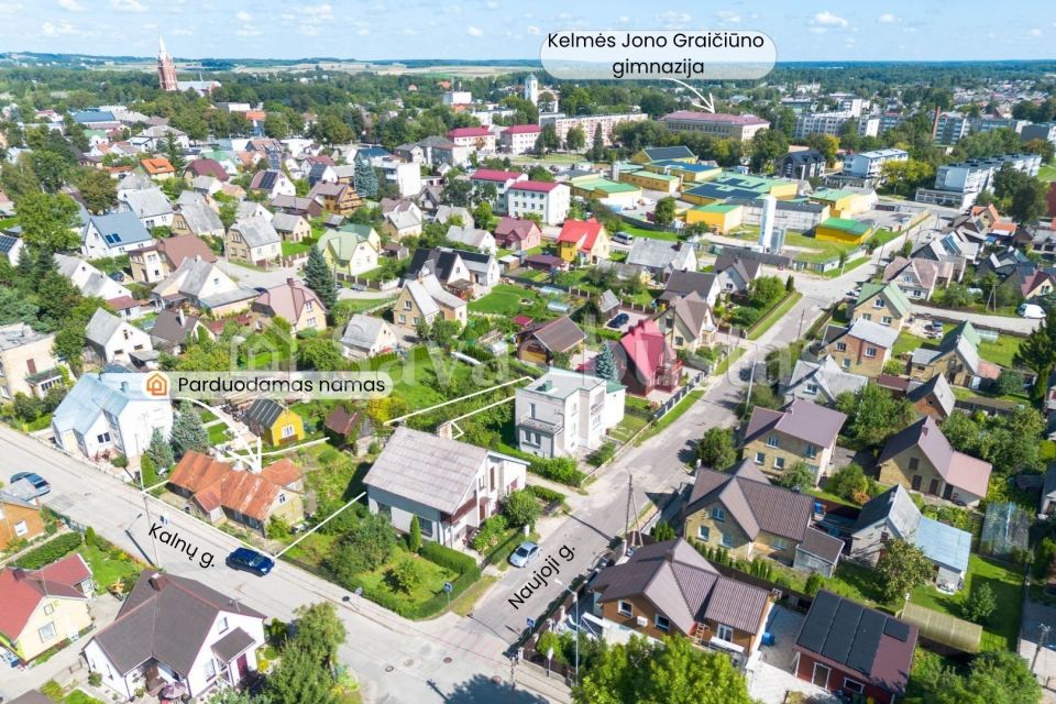 Parduodamas rąstinis namas su 6,37 arų žemės sklypu Kalnų g., Kelmėje
